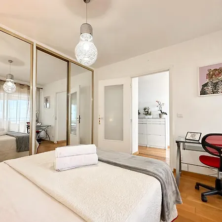 Daire Panoramic Monaco View, Bnbrickeys